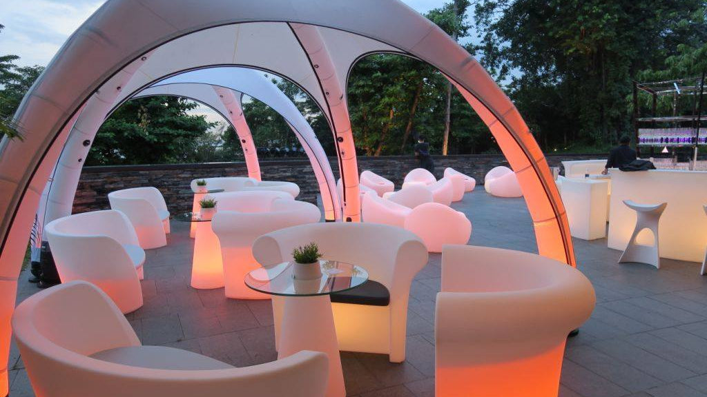 Aufblasbares Zelt GYBE EVENT TENT | Hochzeit mit Leuchtmöbeln