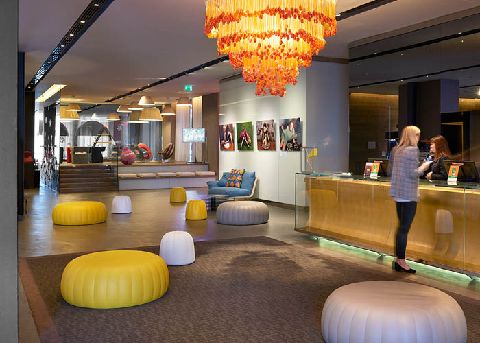 Bänke & Hocker - Slide Amelie - Slide Snake - Ypsilon - Slide wheely - Slide Moon - Slide Glace