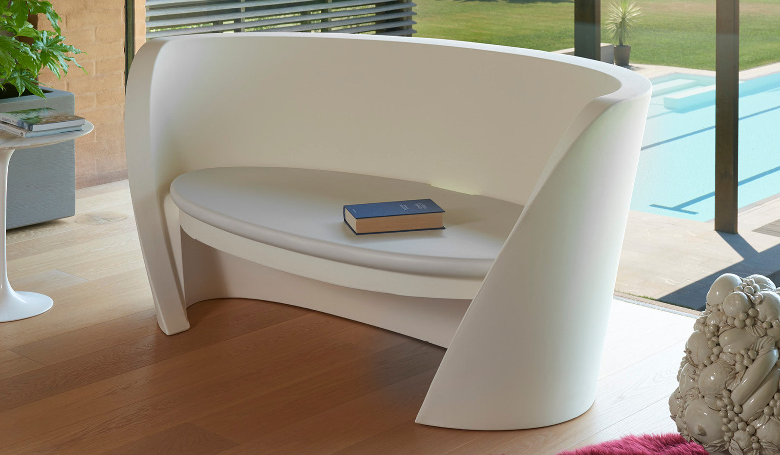 Slide Rap Sofa | Farbe Milky White / Weiß | Design Karim Rashid - Hotel