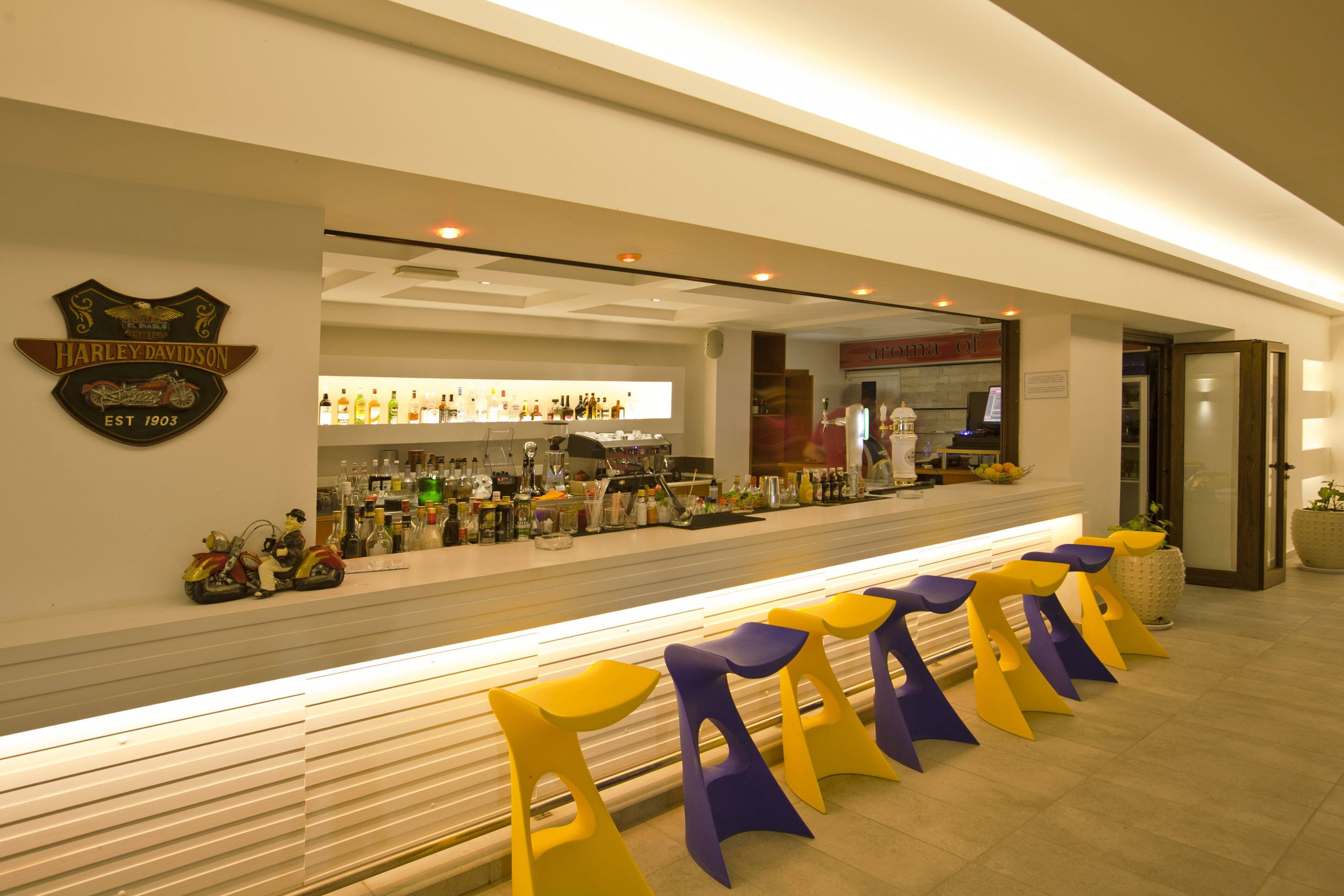 Slide Koncord an einer Indoor Bar