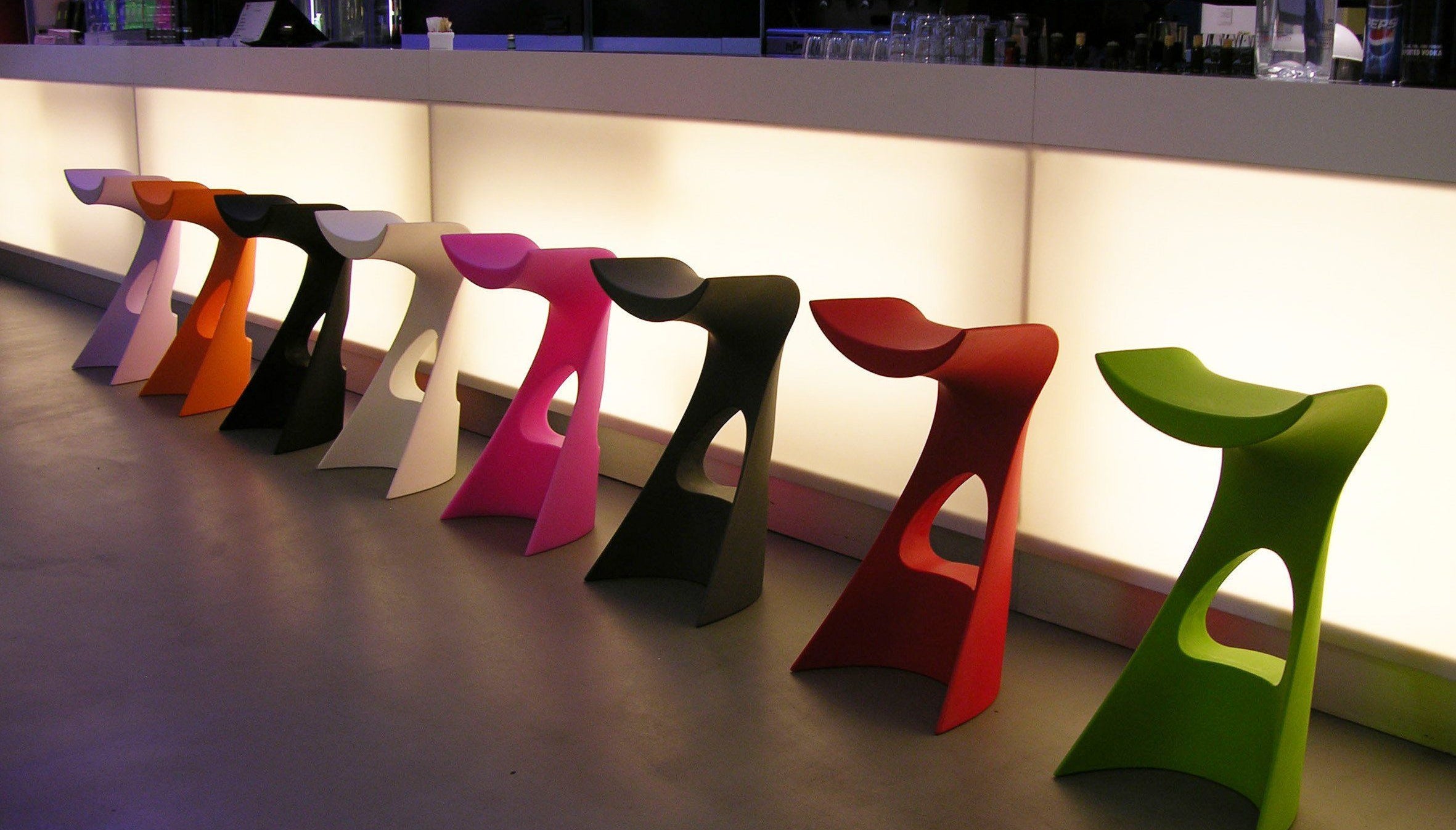 Slide KONCORD Barstuhl | Design Karim Rashid - Inddor und Outdoor Bars Resurants und Hotels