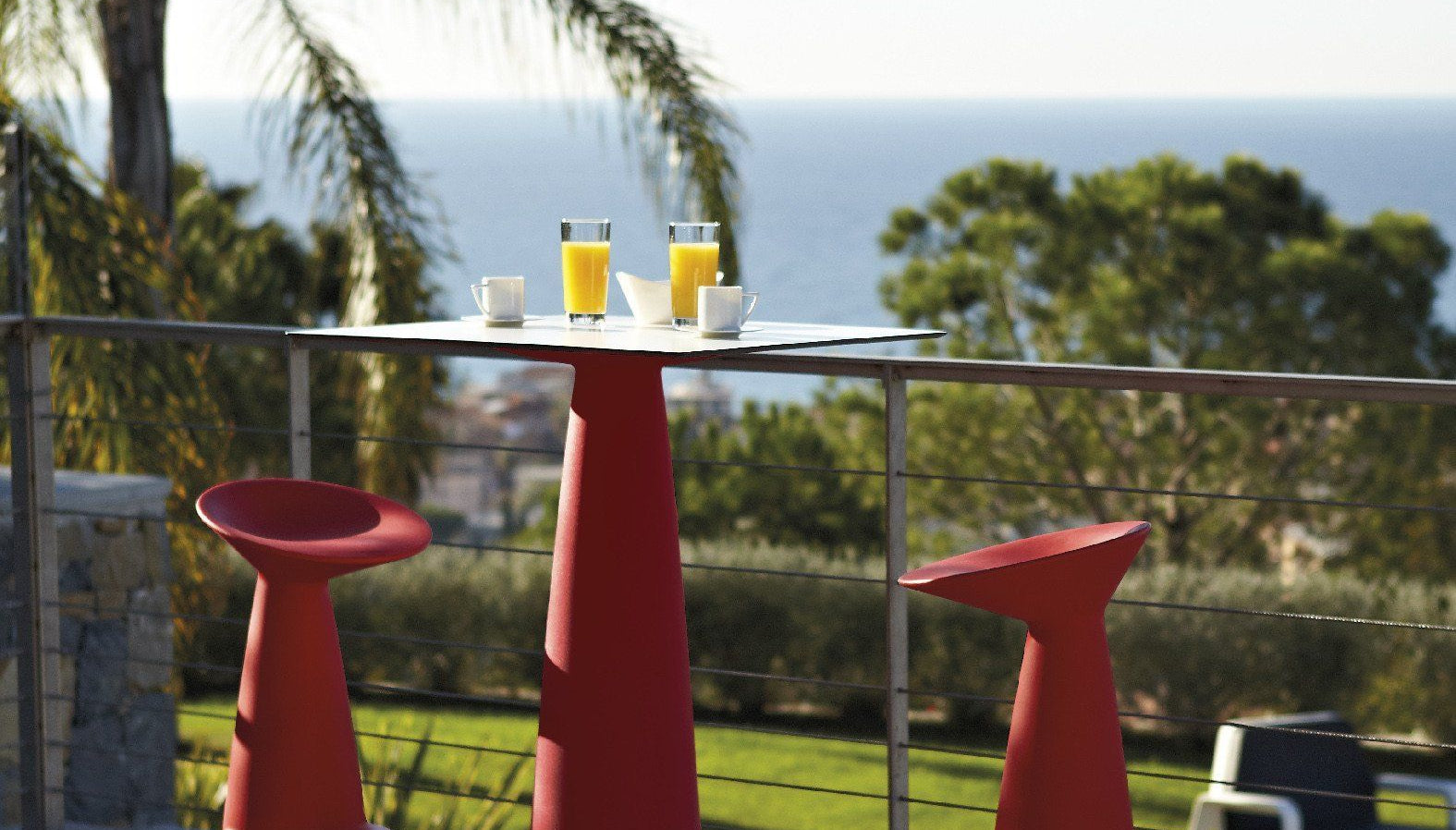 3er Set Barhocker VOILÀ für Indoor + Outdoor | Sitzmöbel | brandamba.com