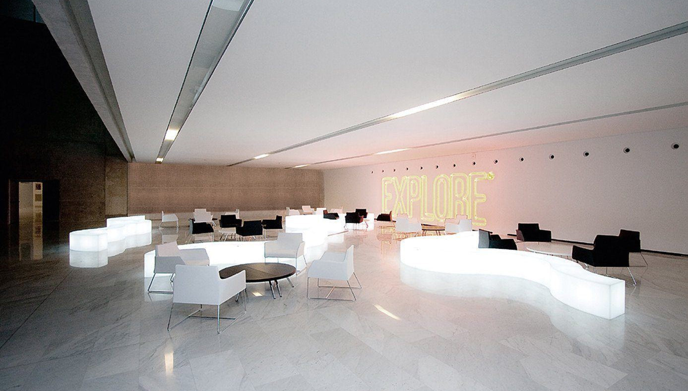 3er Set | Beleuchtbare Podeste / Sitzobjekte SNAKE von Slide Studio | Sitzmöbel | brandamba.com