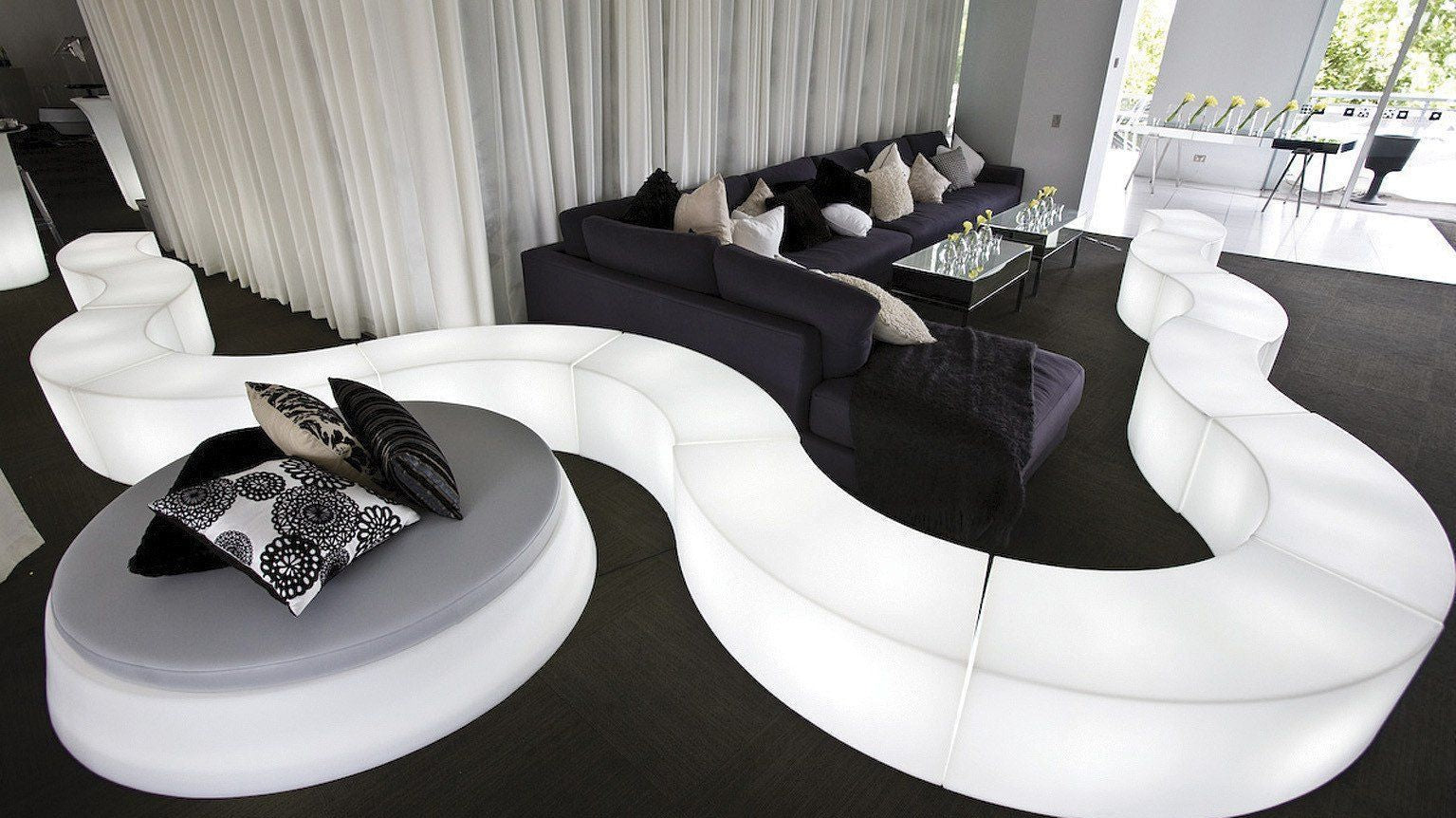 3er Set | Beleuchtbare Podeste / Sitzobjekte SNAKE von Slide Studio | Sitzmöbel | brandamba.com