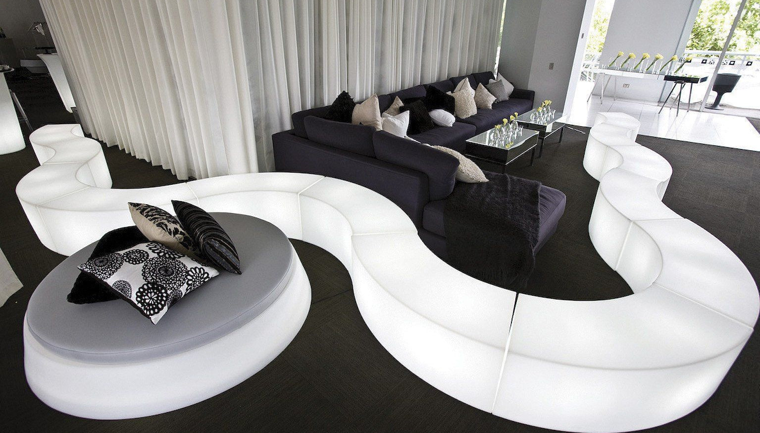 3er Set | Beleuchtbare Podeste / Sitzobjekte SNAKE von Slide Studio | Sitzmöbel | brandamba.com