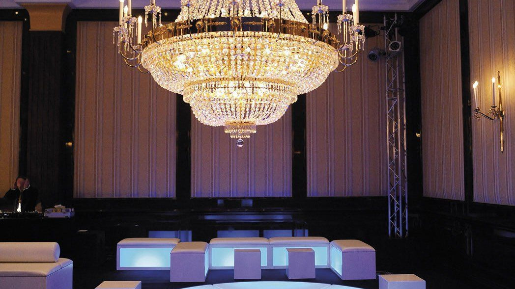 3er Set | Beleuchtbare Podeste / Sitzobjekte SNAKE von Slide Studio | Sitzmöbel | brandamba.com