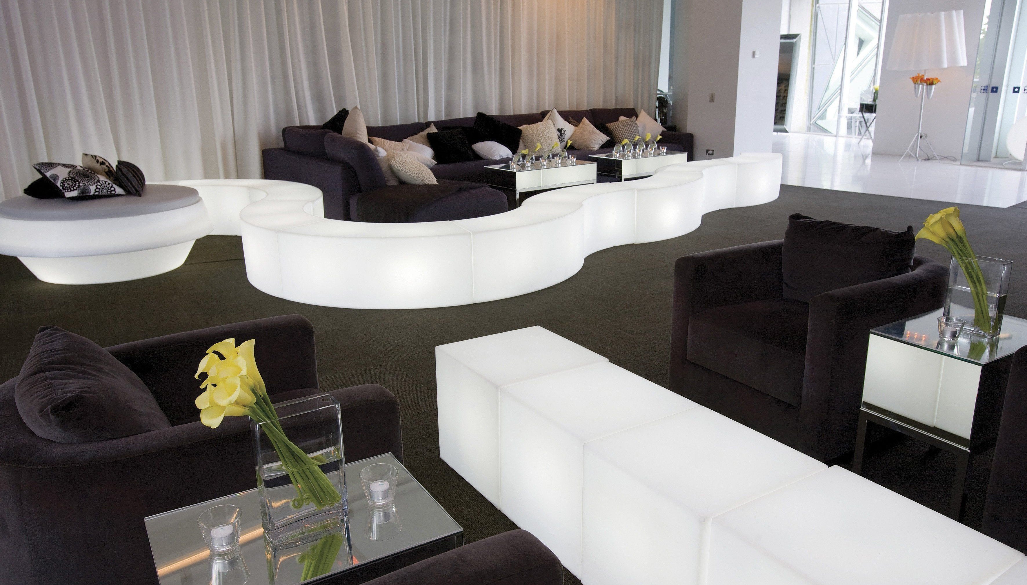 3er Set | Beleuchtbare Podeste / Sitzobjekte SNAKE von Slide Studio | Sitzmöbel | brandamba.com