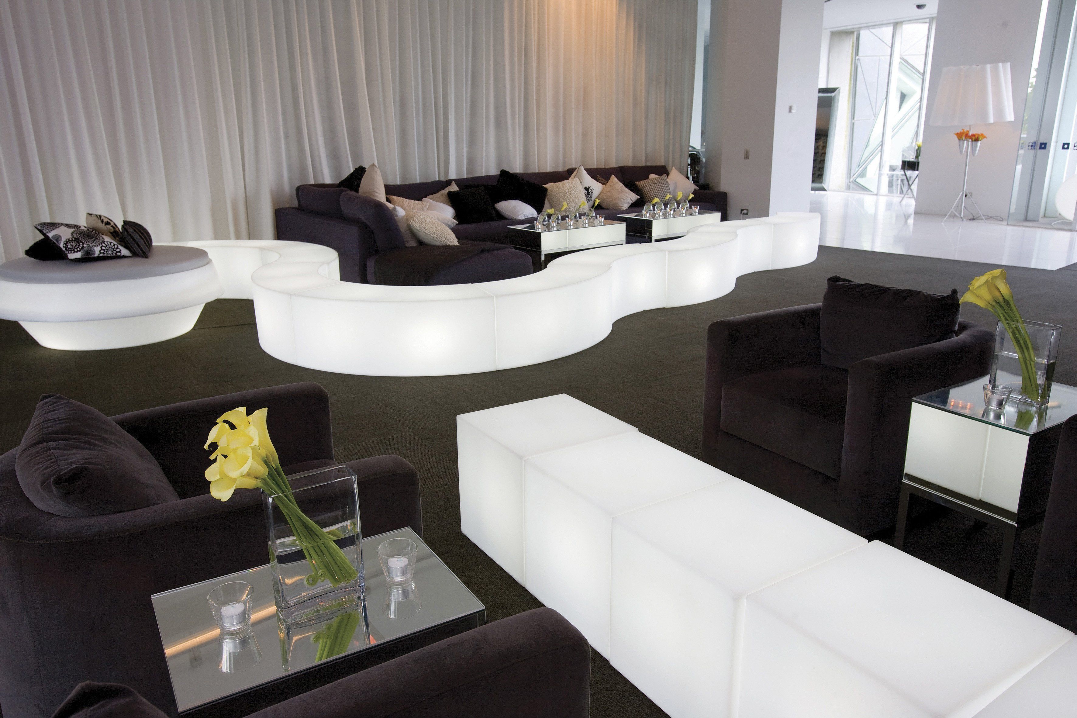 3er Set | Beleuchtbare Podeste / Sitzobjekte SNAKE von Slide Studio | Sitzmöbel | brandamba.com