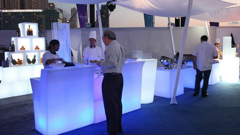 5er Set OPEN CUBE 45 Modular Display beleuchtet von Slide Studio | Produktpräsentation | brandamba.com