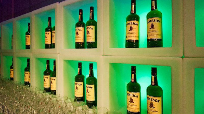 5er Set OPEN CUBE 45 Modular Display beleuchtet von Slide Studio | Produktpräsentation | brandamba.com