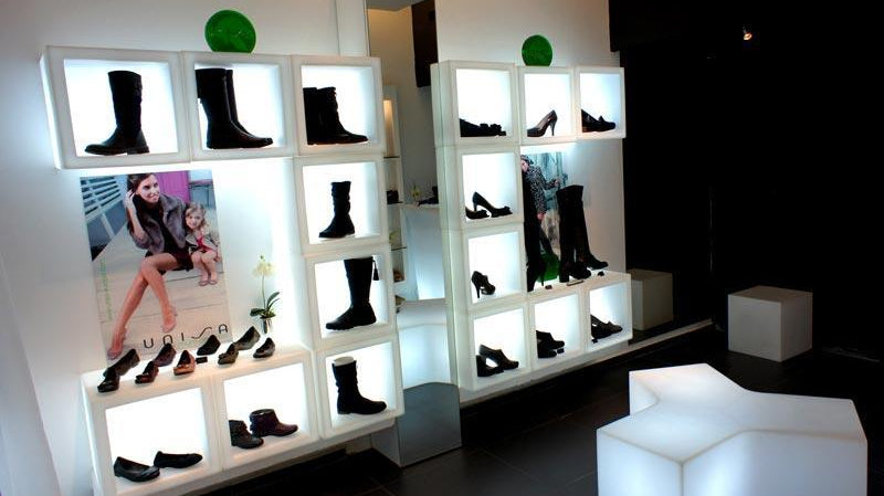 5er Set OPEN CUBE 45 Modular Display beleuchtet von Slide Studio | Produktpräsentation | brandamba.com