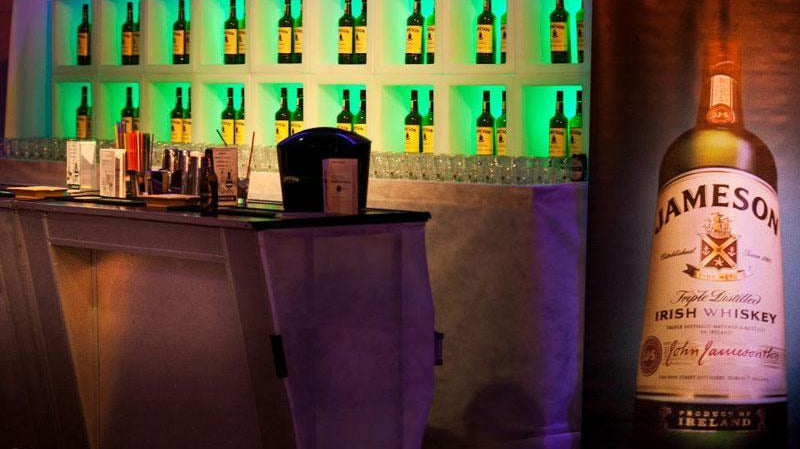 5er Set OPEN CUBE 45 Modular Display beleuchtet von Slide Studio | Produktpräsentation | brandamba.com