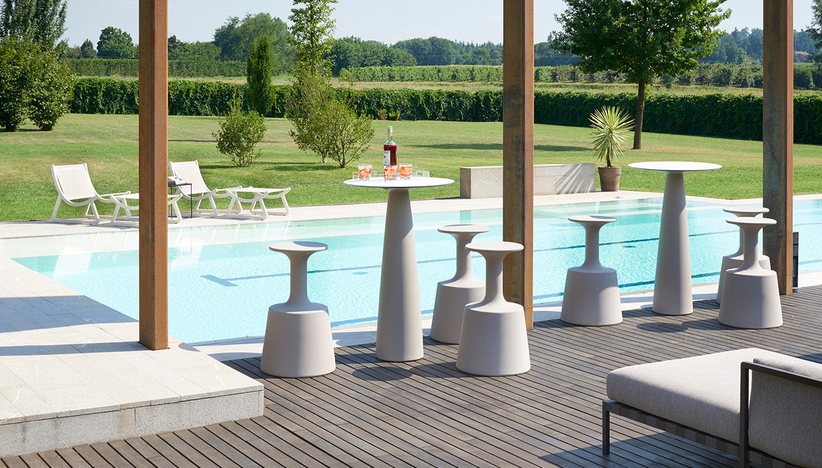 Slide DRINK Barstuhl mit Slide Peak Stehtsich - am Pool