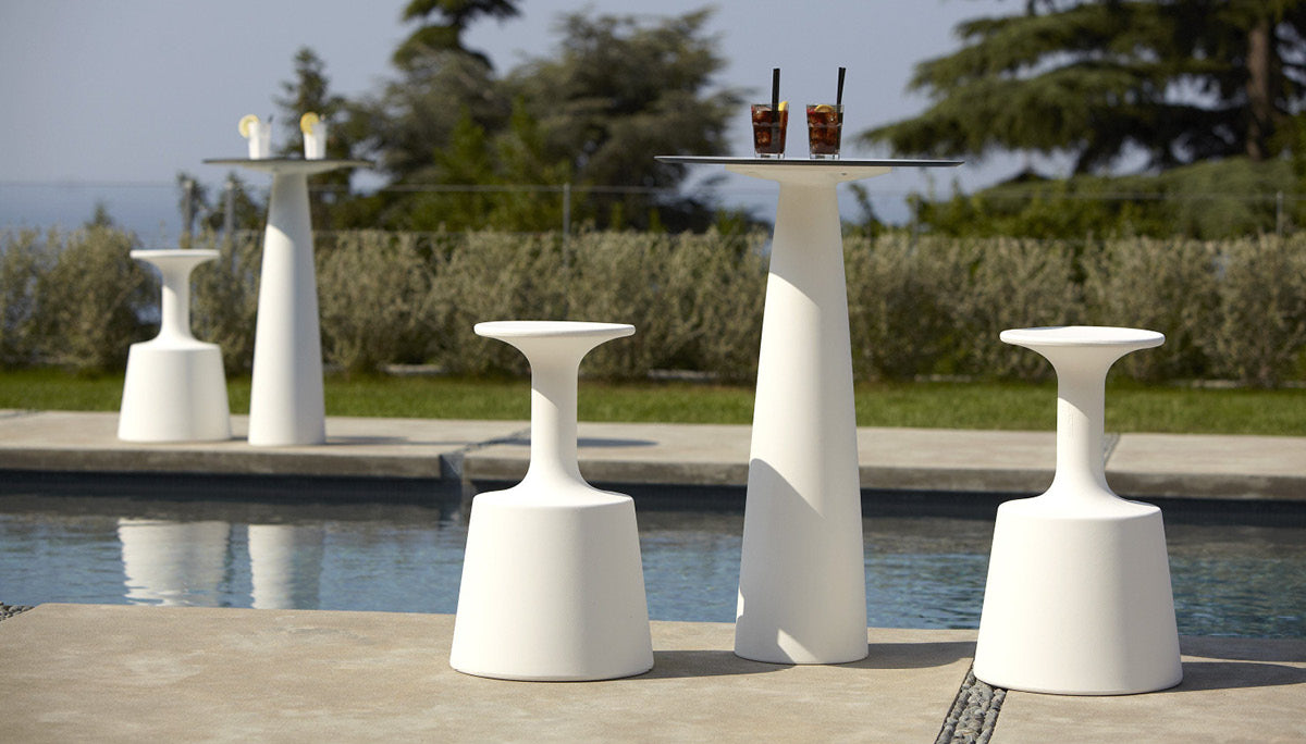 Slide DRINK Barstuhl mit Slide Peak Stehtisch - am Pool - Outdoor