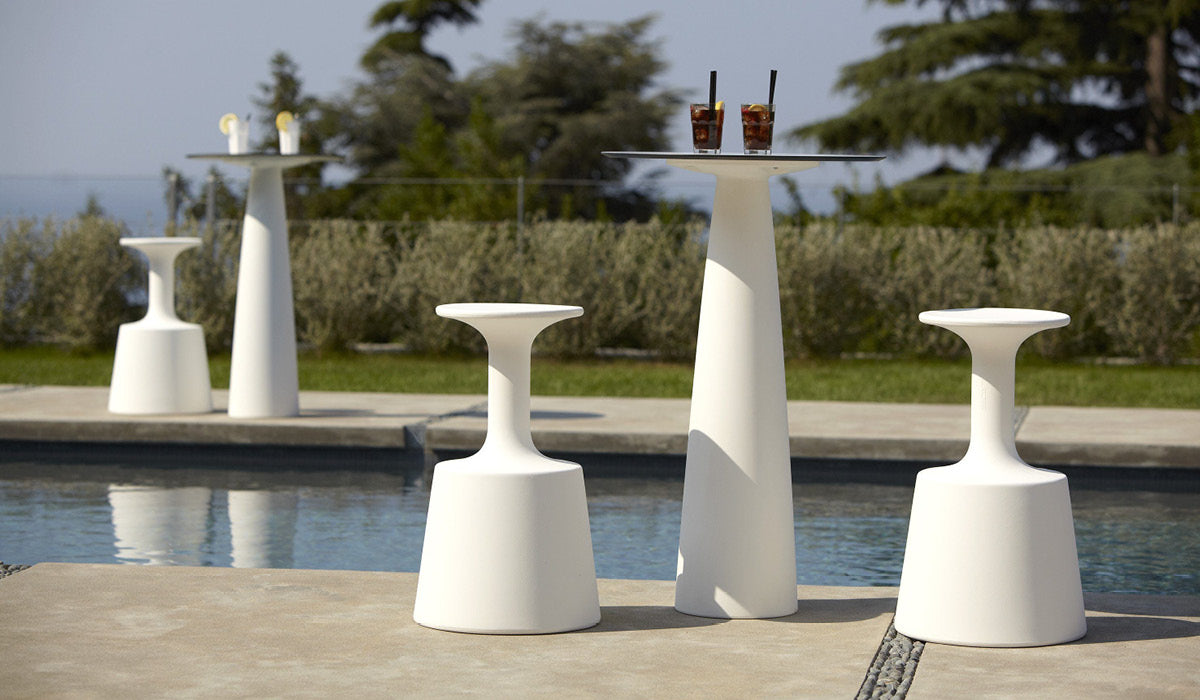 Slide DRINK Barstuhl mit Slide Peak Stehtisch - am Pool - Outdoor