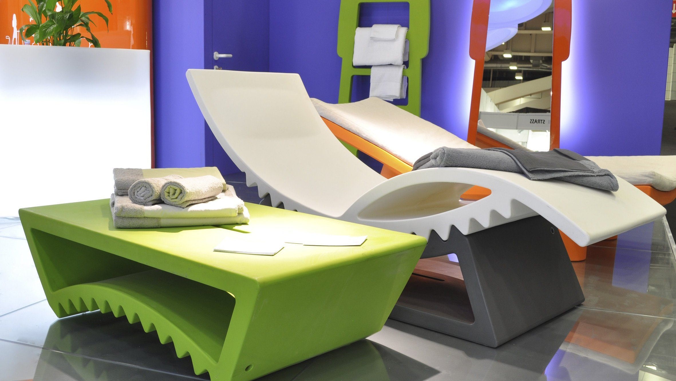 Beistelltisch SLIDE TAC oder Basis für Liege TIC TAC für Indoor + Outdoor | Tische | brandamba.com