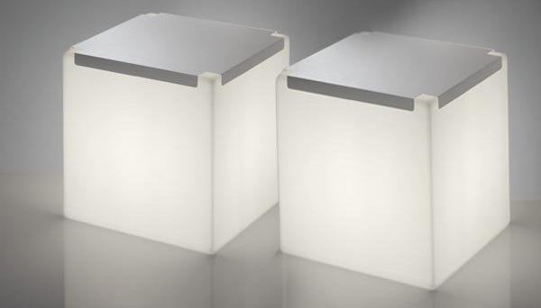 2er Set Beleuchtbare Präsentationswürfel, Tisch Silde KUBO INOX für Indoor + Outdoor | Tische | brandamba.com