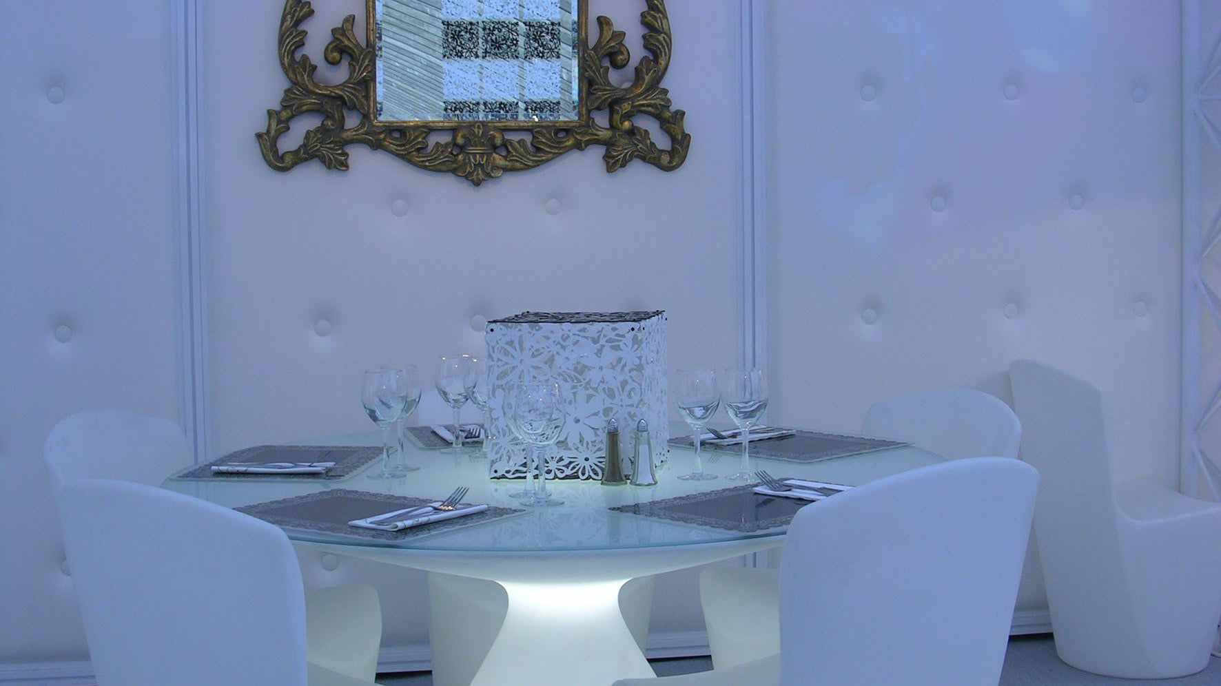 Beleuchtbarer Tisch, Esstisch, Präsentationstisch ED von Guglielmo Berchicci | Tische | brandamba.com