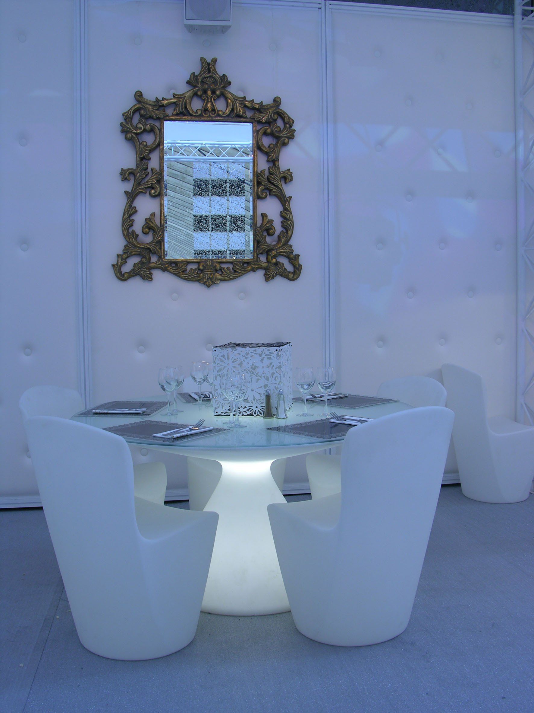 Beleuchtbarer Tisch, Esstisch, Präsentationstisch ED von Guglielmo Berchicci | Tische | brandamba.com