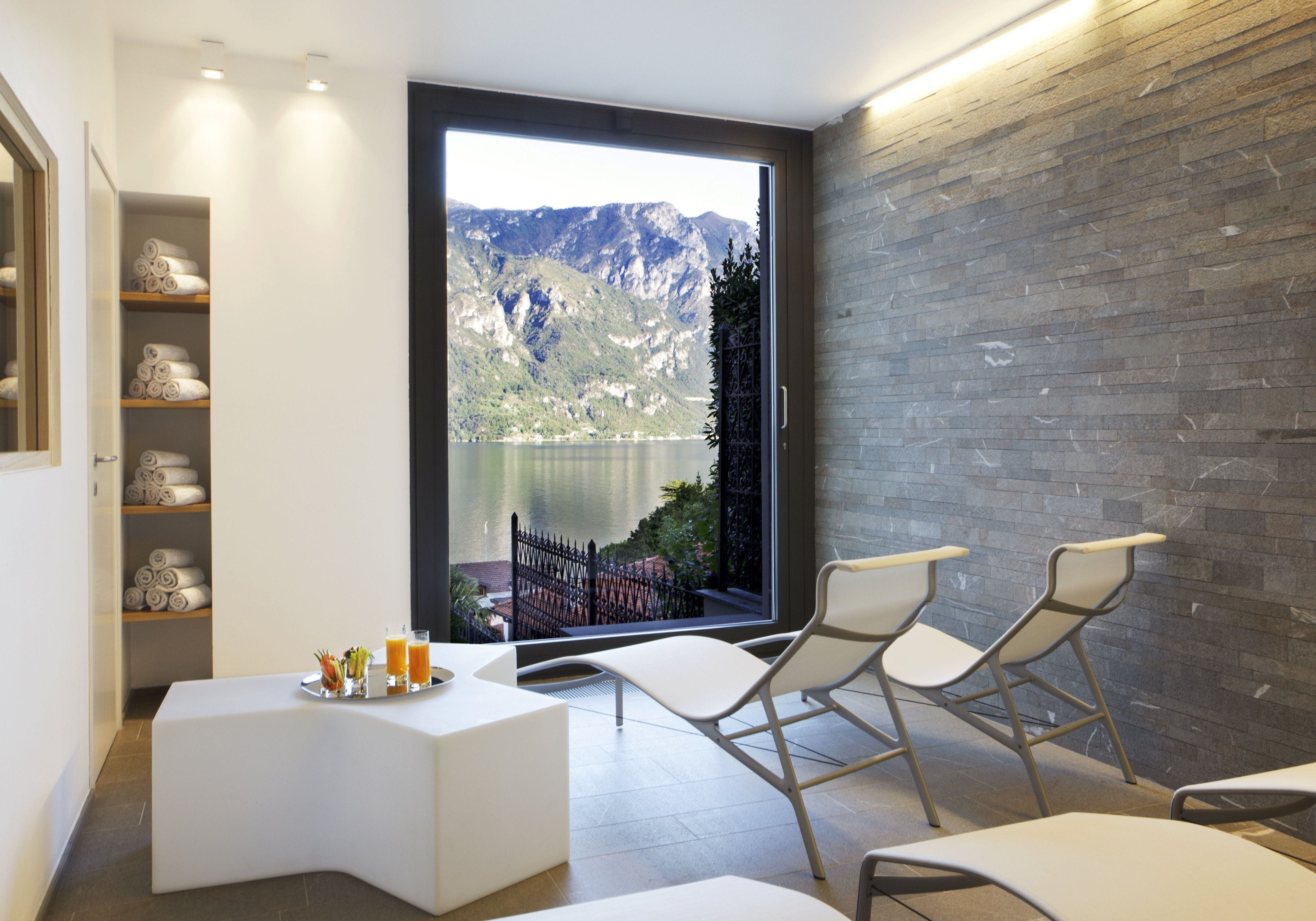 Beleuchtbares Podest YPSILON von Slide Studio | Produktpräsentation | brandamba.com