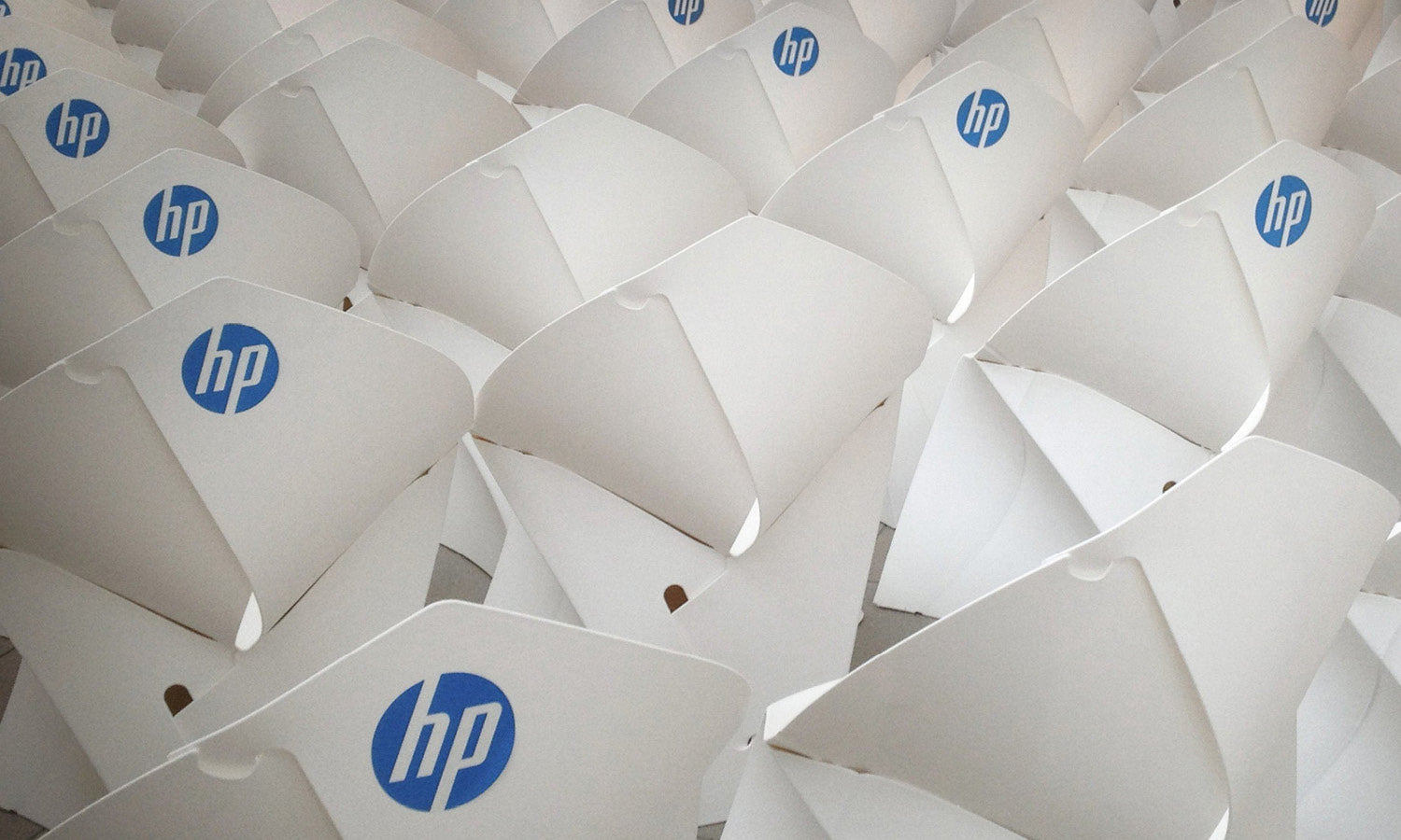 flux chair Faltstuhl - weiß - Logo Sticker Rückseite - branding