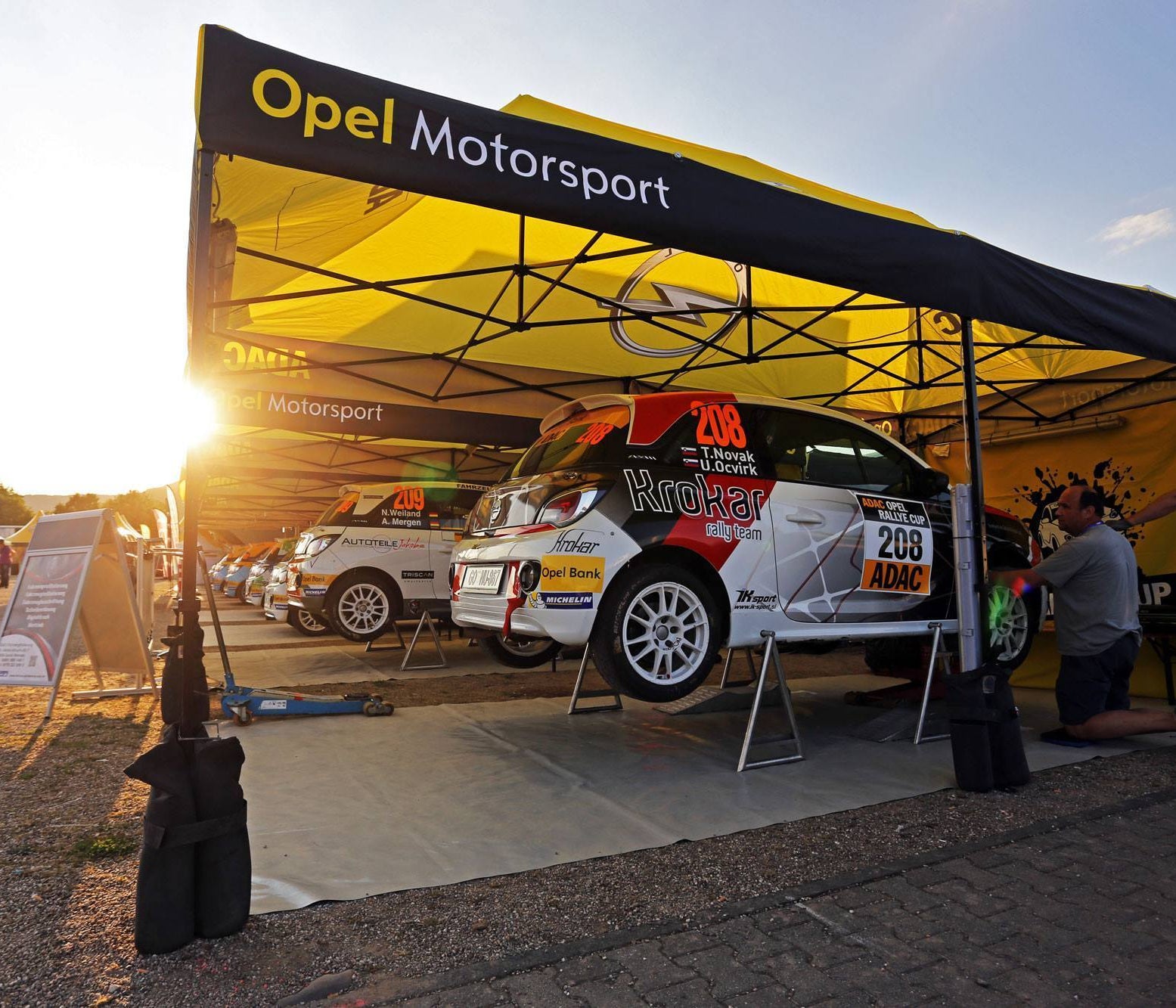 Faltzelt / Eventzelt E-Z UP Eclipse 3 x 3m - inkl. 4c Dach Bedruckung | Faltzelt | brandamba.com