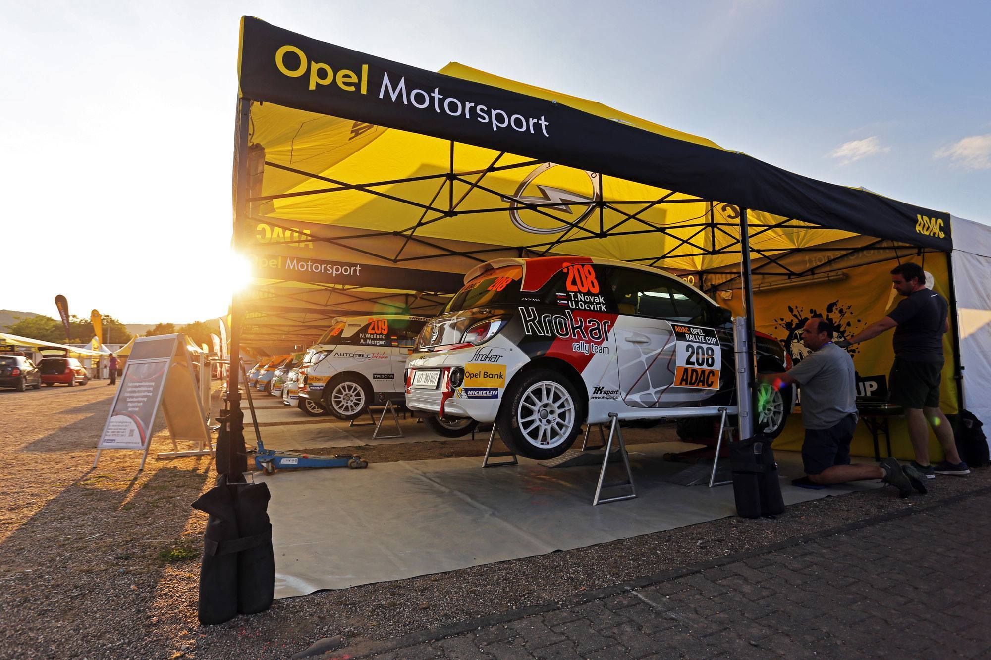 Faltzelt / Eventzelt E-Z UP Eclipse 3 x 3m - inkl. 4c Dach Bedruckung | Faltzelt | brandamba.com