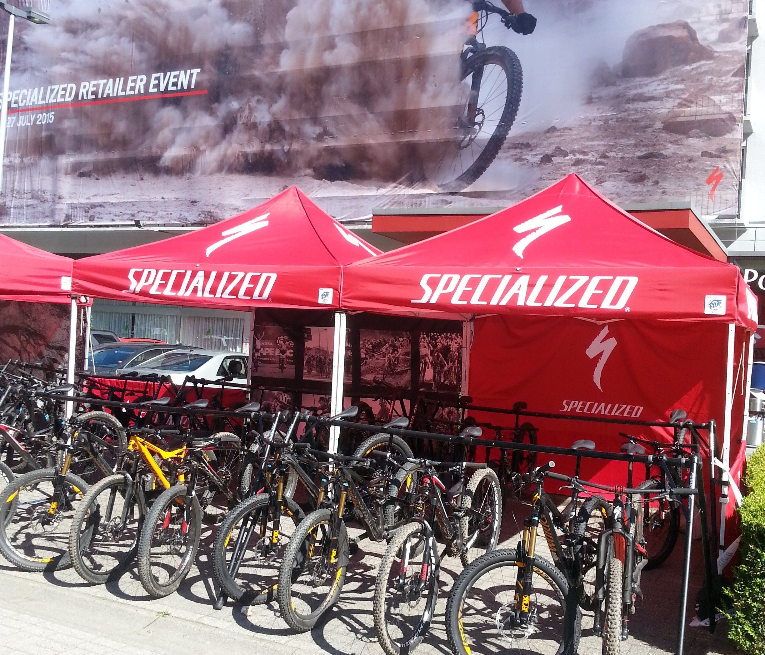 Faltzelt / Eventzelt E-Z UP Eclipse 3 x 4,5m - inkl. 4c Dach Bedruckung | Faltzelt | brandamba.com