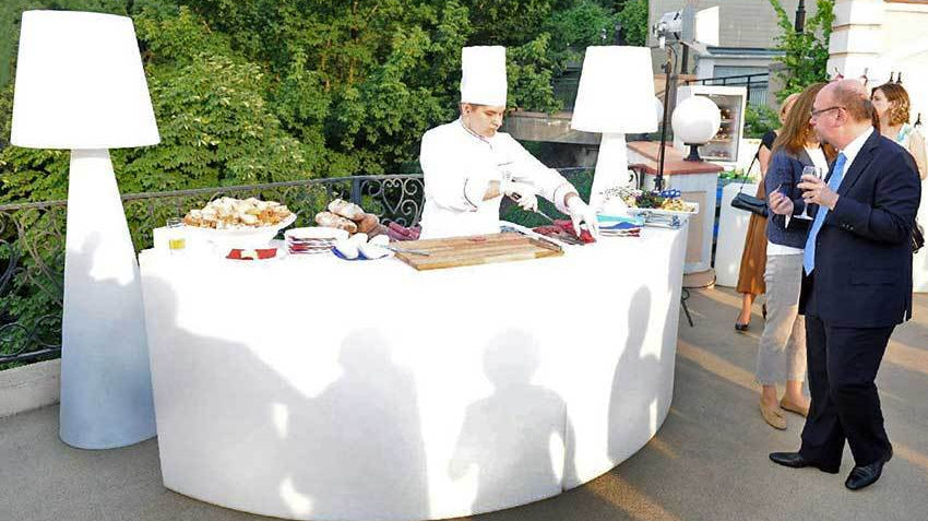 Leuchttheke BREAK CORNER, Eckelement | LED Theke | brandamba.com