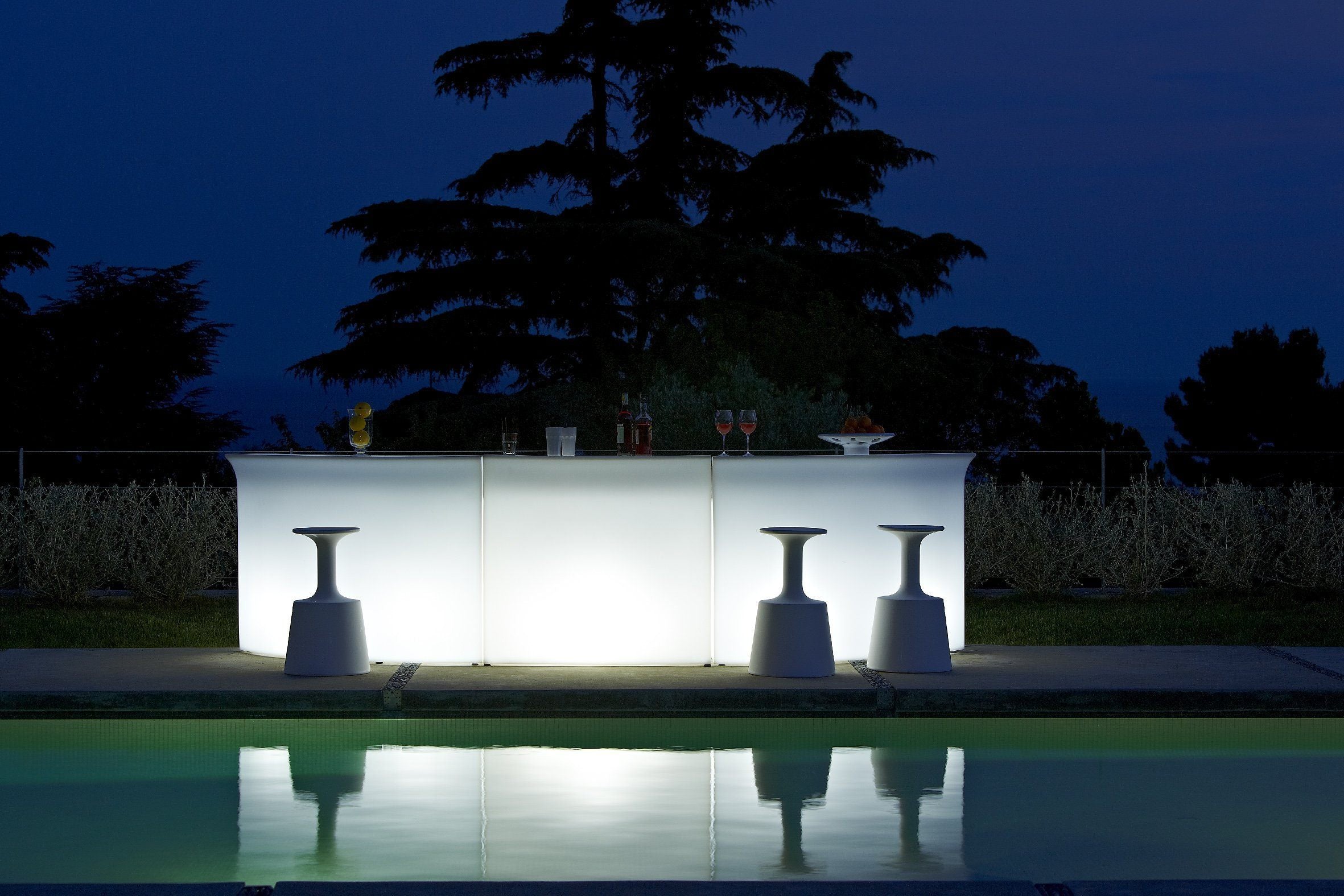 SLIDE BREAK LINE - beleuchtbare Indoor und Outdoor Theke | LED Theke | brandamba.com