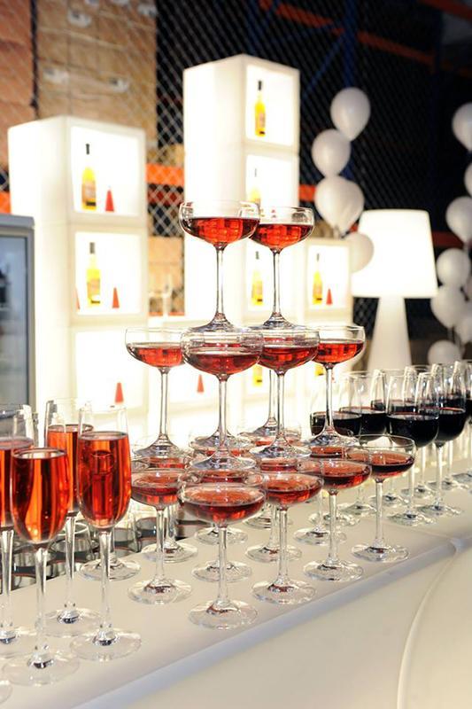 Leuchttheke BREAK LINE mit COCKTAIL STATION + SPEED RACK | LED Theke | brandamba.com