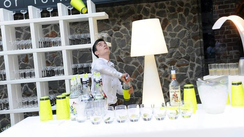 Leuchttheke BREAK LINE mit COCKTAIL STATION + SPEED RACK | LED Theke | brandamba.com