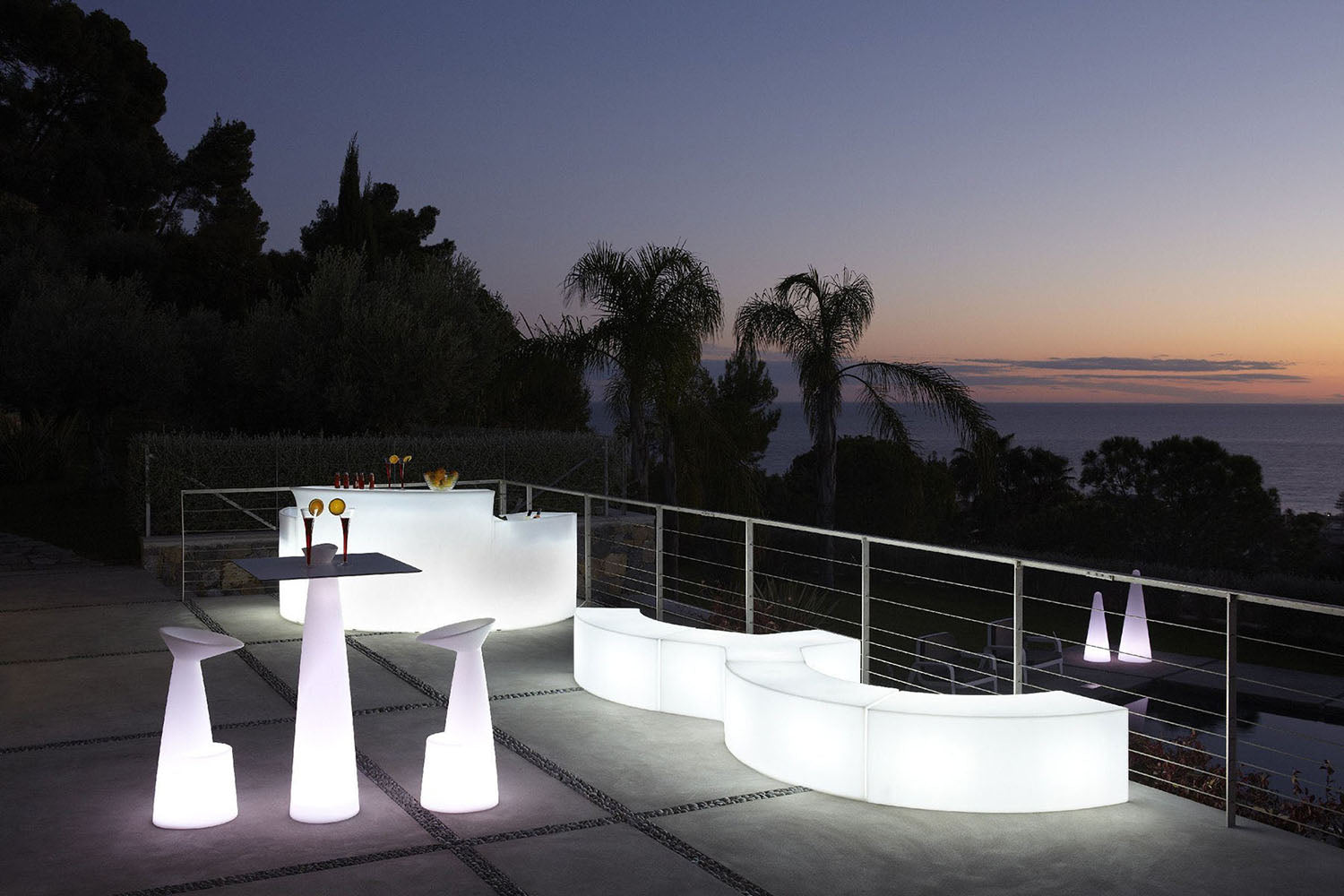 Leuchttheke Slide Break Bar - LED Theke und Leuchtmöbel - Slide Snake mit Slide Peak