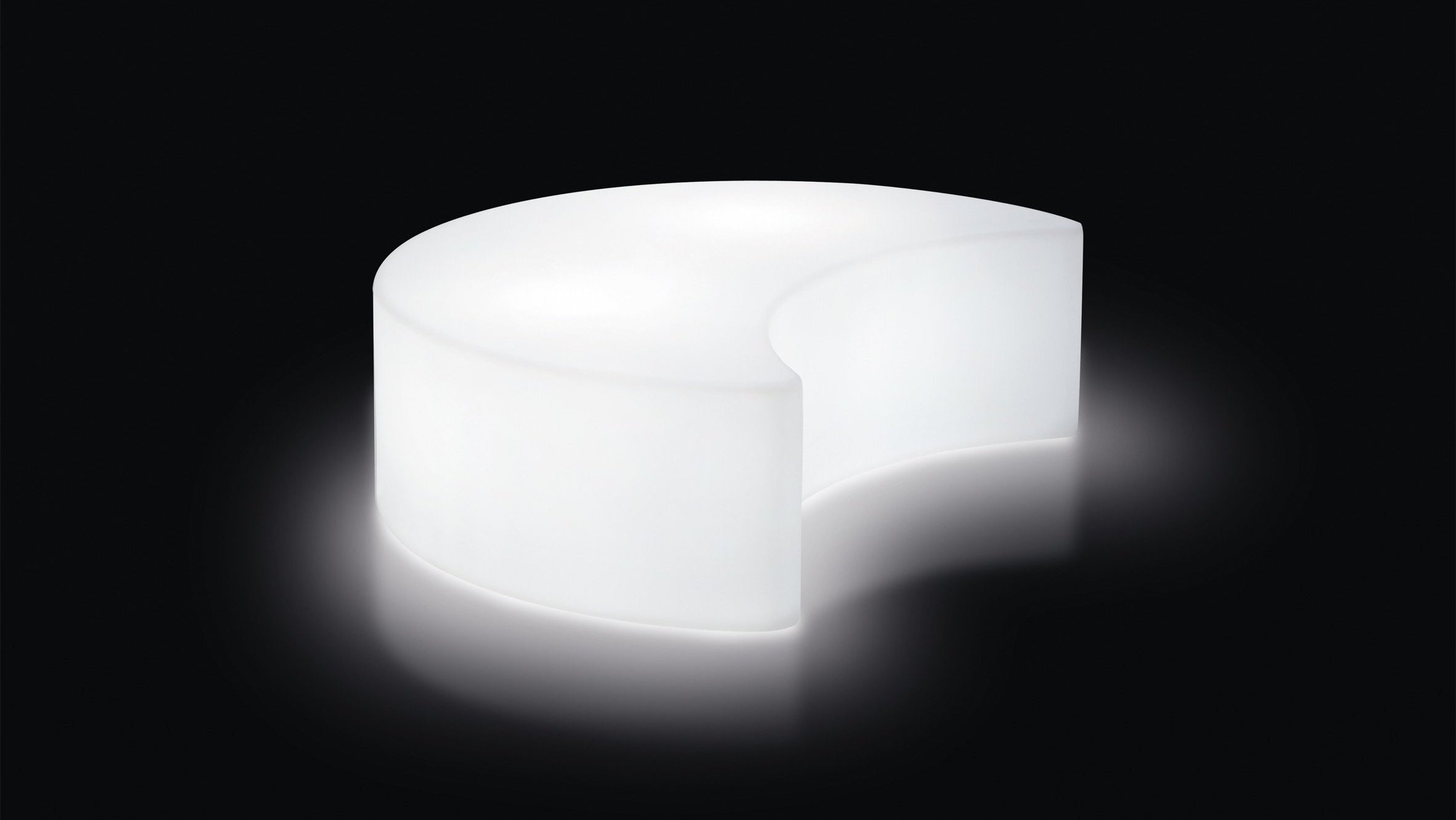 Leuchtpodest Sitzbank SLIDE MOON für Indoor + Outdoor | Produktpräsentation | brandamba.com