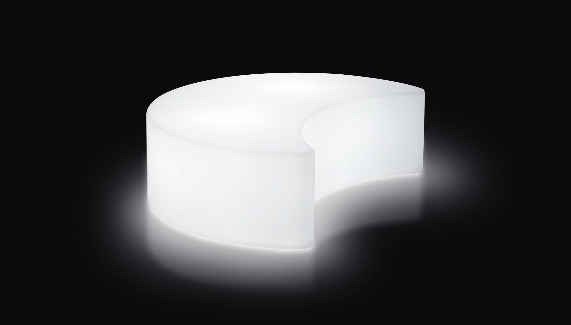 Leuchtpodest Sitzbank SLIDE MOON für Indoor + Outdoor | Produktpräsentation | brandamba.com