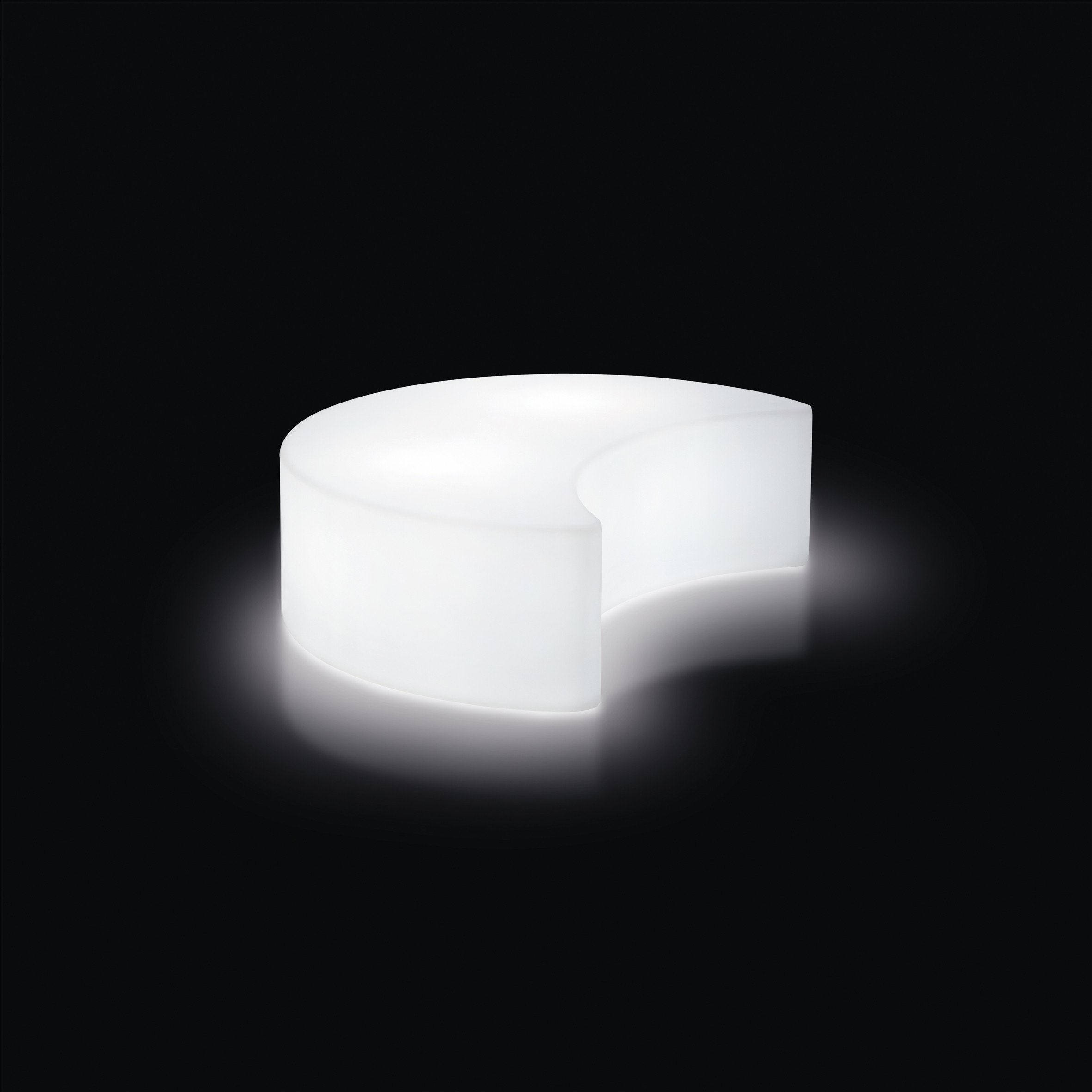 Leuchtpodest Sitzbank SLIDE MOON für Indoor + Outdoor | Produktpräsentation | brandamba.com