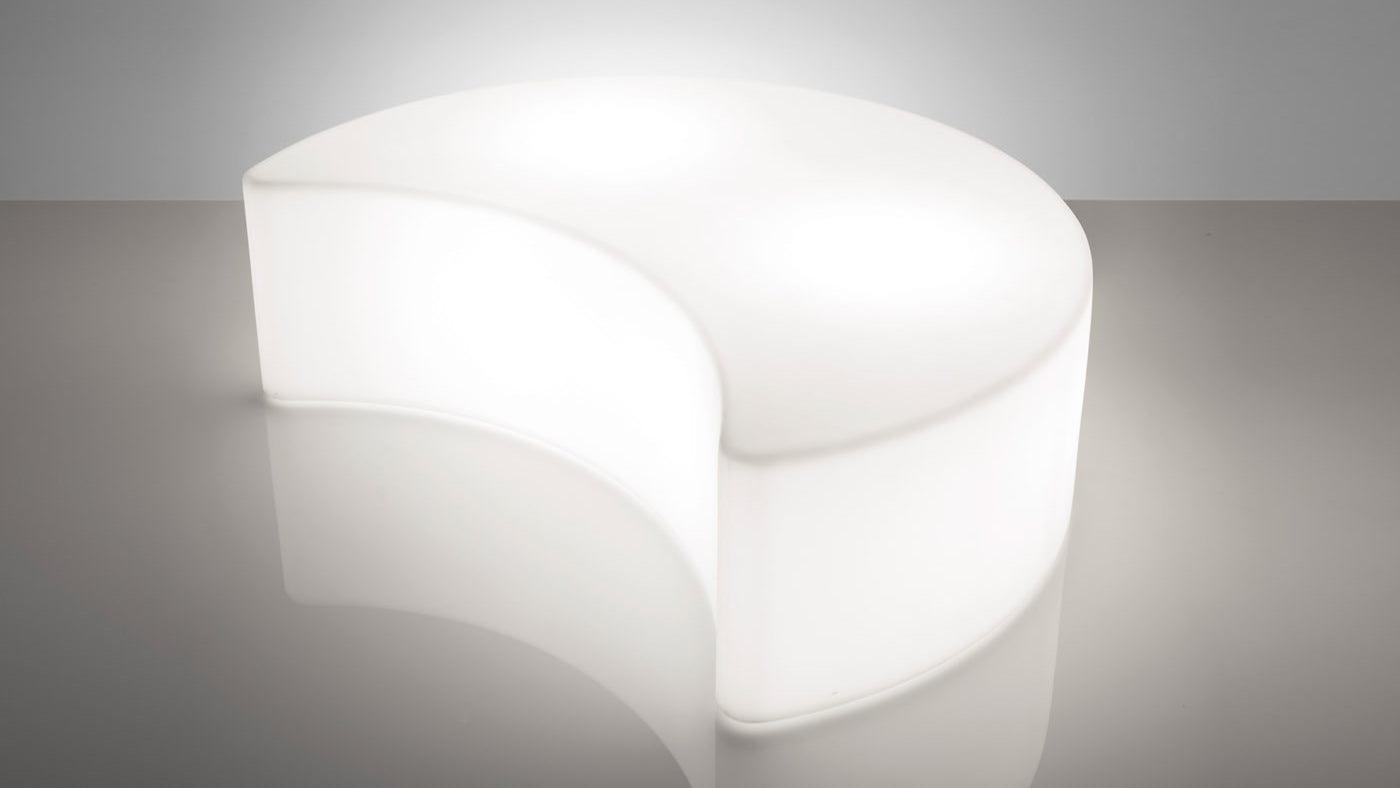 Leuchtpodest Sitzbank SLIDE MOON für Indoor + Outdoor | Produktpräsentation | brandamba.com