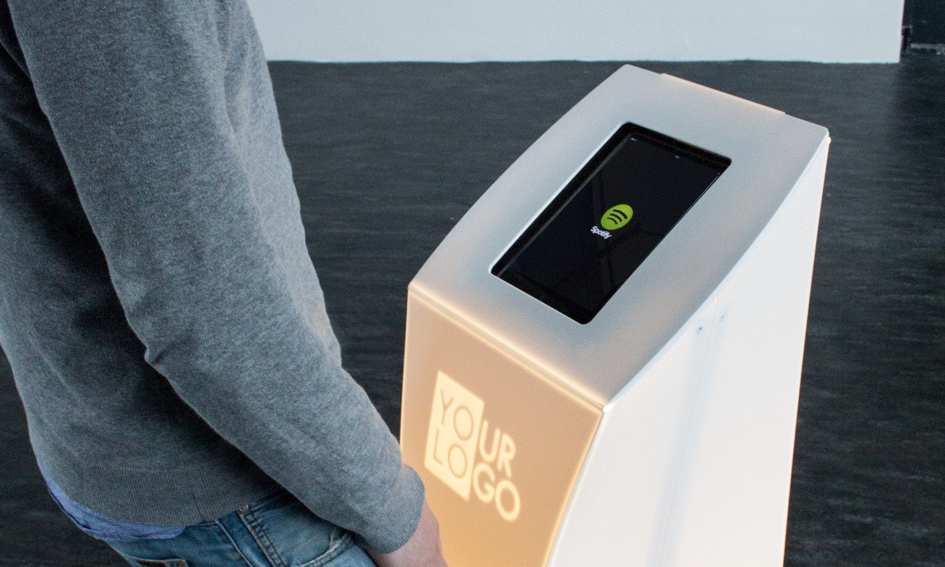 Media Pult Stehtisch TABLET TOWER CUSTOM von flux | Faltmöbel | brandamba.com