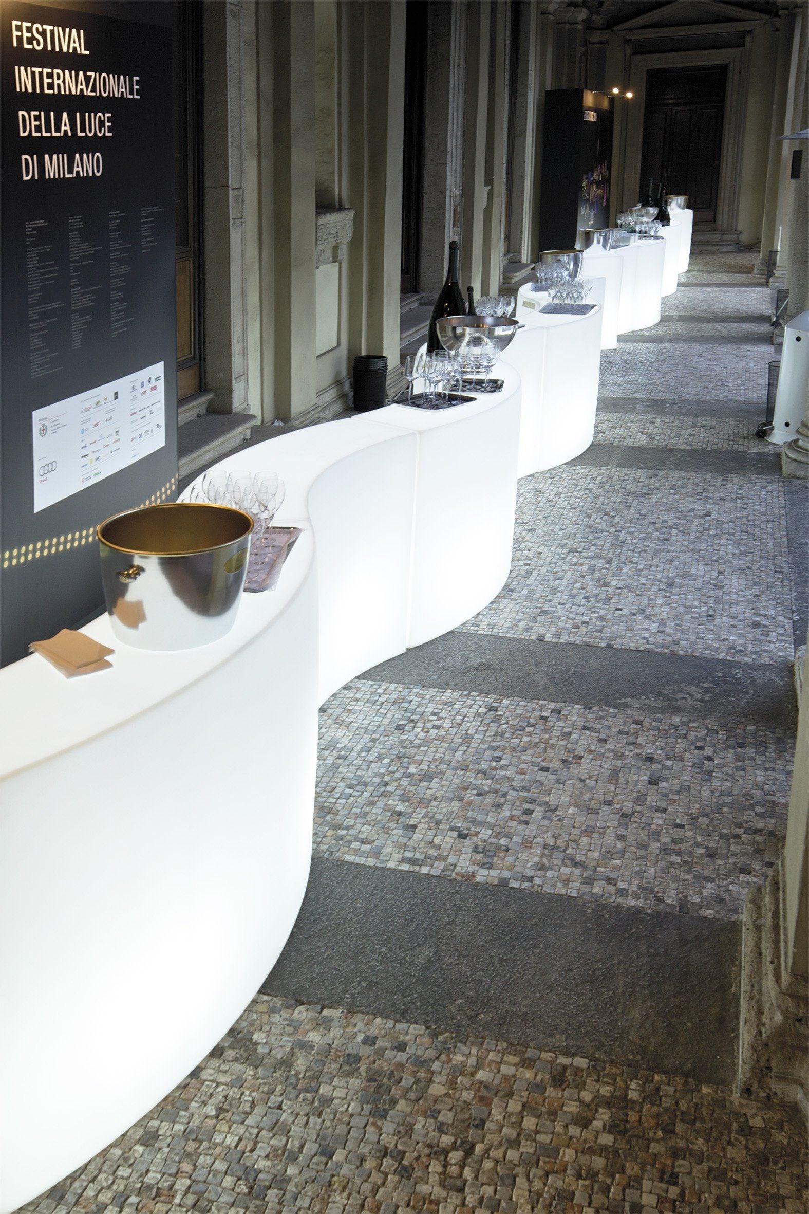 Präsentationspodest, Theke SNACK BAR von Giò Colonna Romano | Theken | brandamba.com