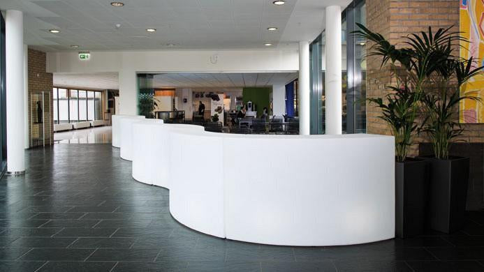 Präsentationspodest, Theke SNACK BAR von Giò Colonna Romano | Theken | brandamba.com