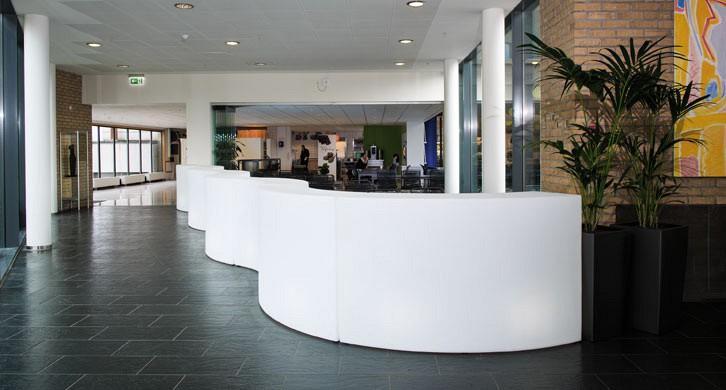 Präsentationspodest, Theke SNACK BAR von Giò Colonna Romano | Theken | brandamba.com