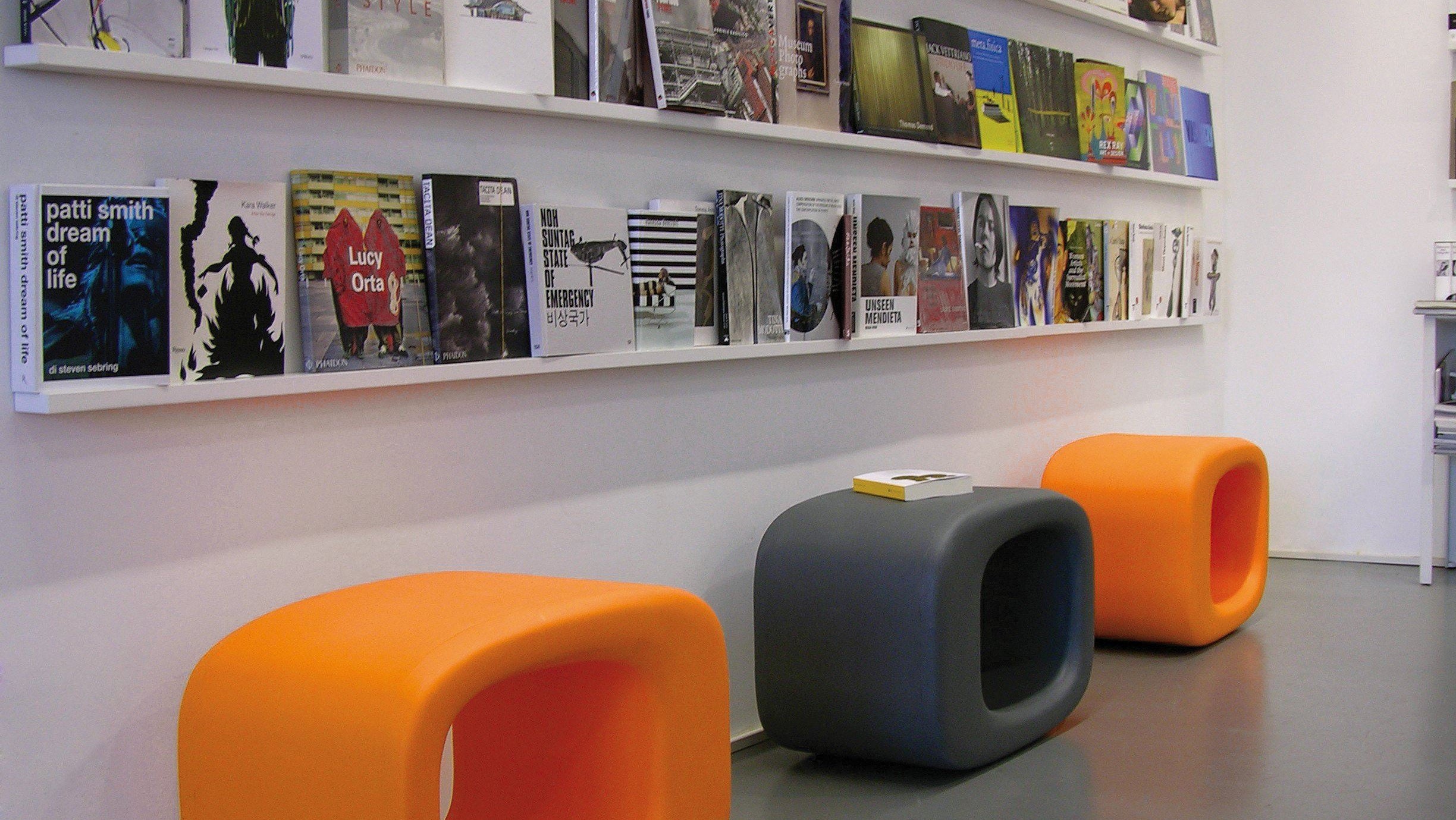 2er Set Sitz Hocker und Beistelltisch LAZY BONES für Indoor + Outdoor | Sitzmöbel | brandamba.com