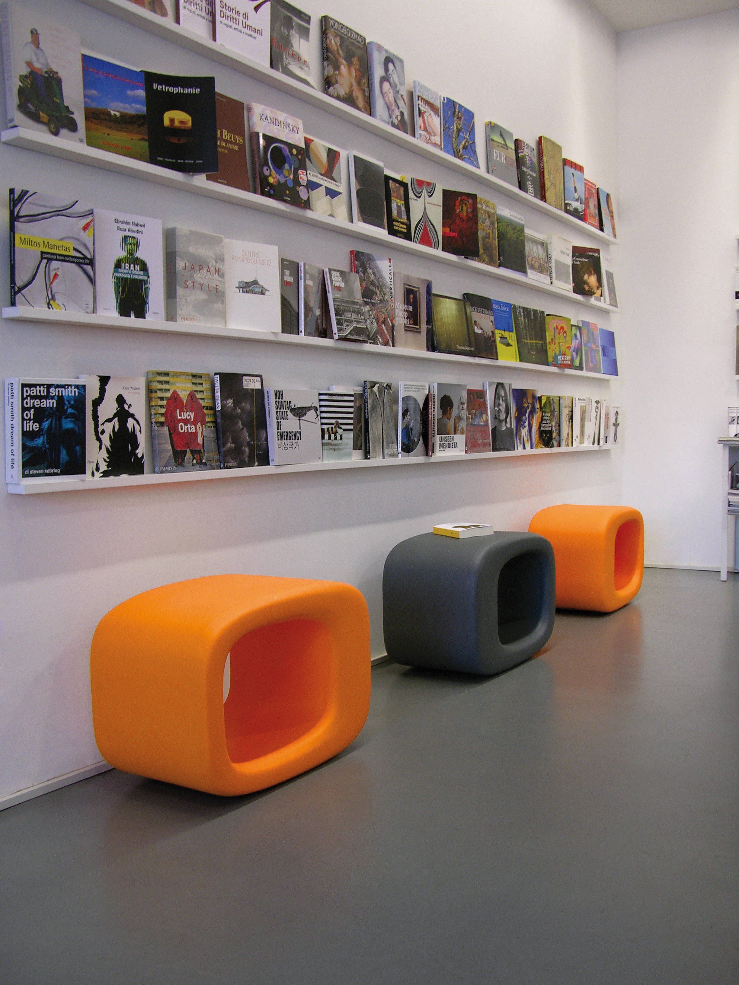 2er Set Sitz Hocker und Beistelltisch LAZY BONES für Indoor + Outdoor | Sitzmöbel | brandamba.com