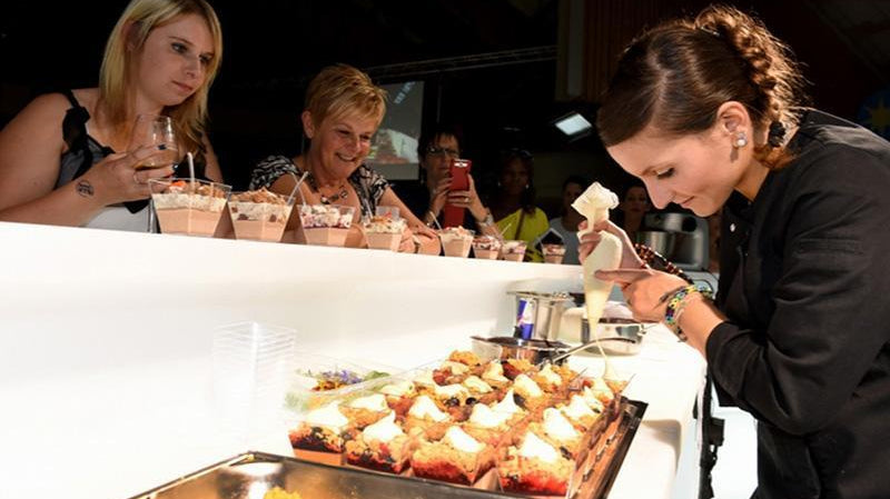 Slide BREAK LINE Leuchttheken-Set | 1x BREAK LINE + 2x BREAK CORNER | LED Theke | brandamba.com