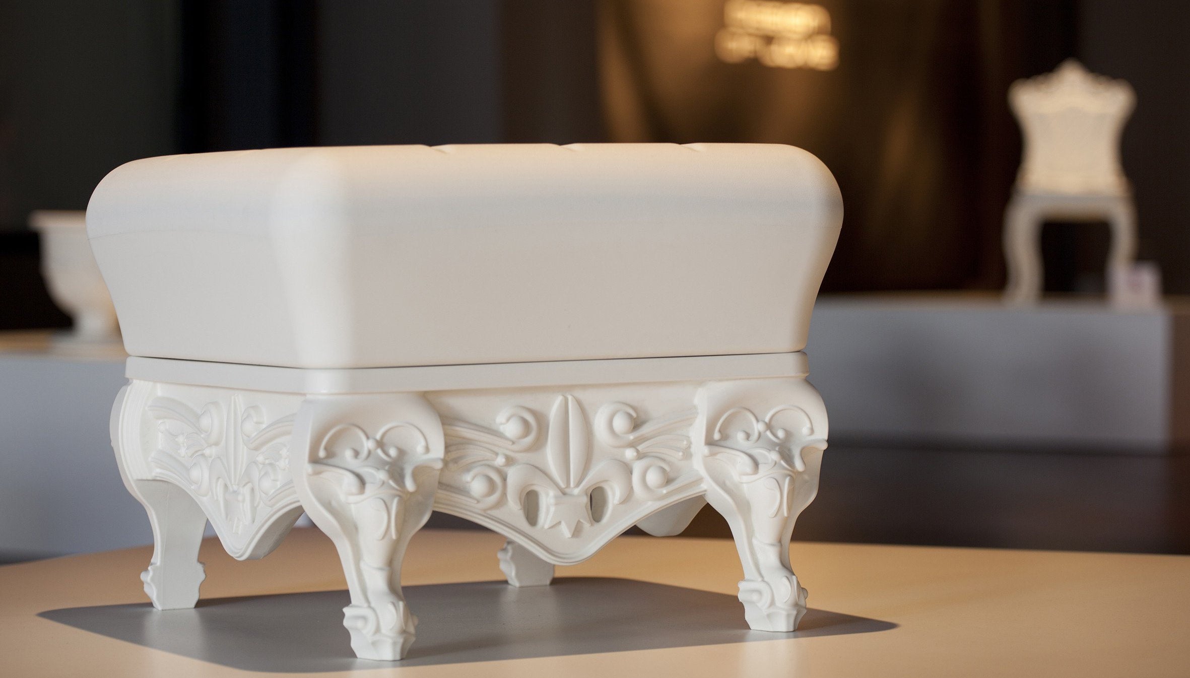 Slide Hocker LITTLE PRINCE OF LOVE für Indoor + Outdoor | Sitzmöbel | brandamba.com