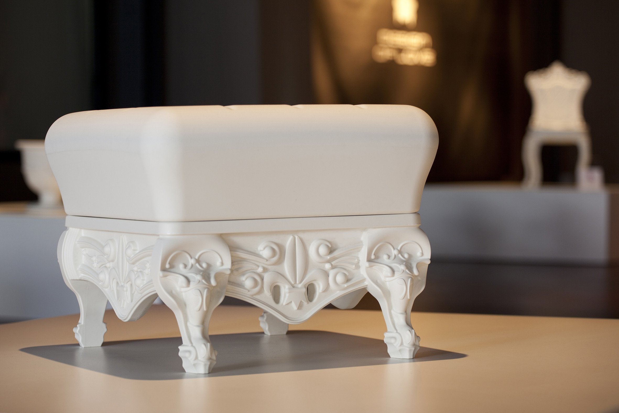 Slide Hocker LITTLE PRINCE OF LOVE für Indoor + Outdoor | Sitzmöbel | brandamba.com