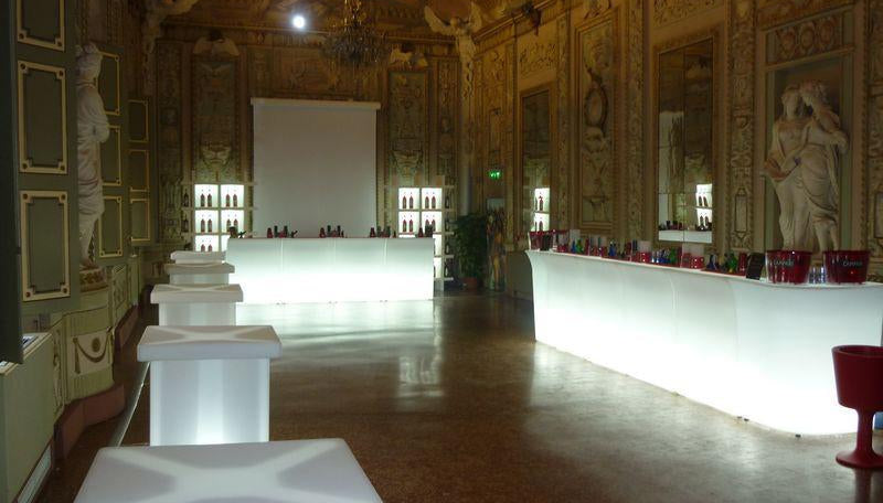 Slide JUMBO CORNER Leuchttheke Eventtheke Eckelement | LED Theke | brandamba.com