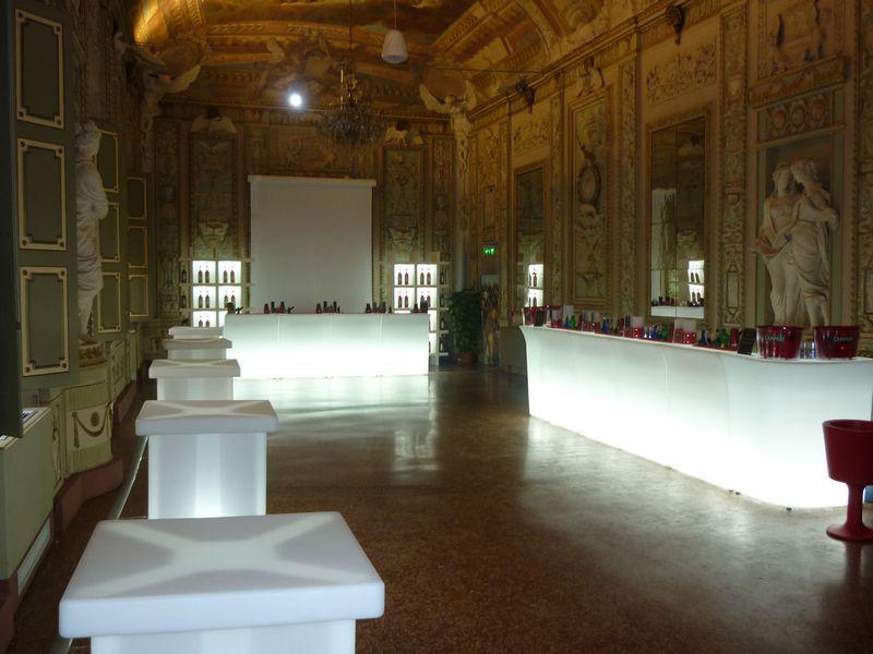 Slide JUMBO CORNER Leuchttheke Eventtheke Eckelement | LED Theke | brandamba.com