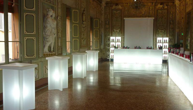 Slide Leucht-Stehtisch X2 für Indoor + Outdoor | Tische | brandamba.com