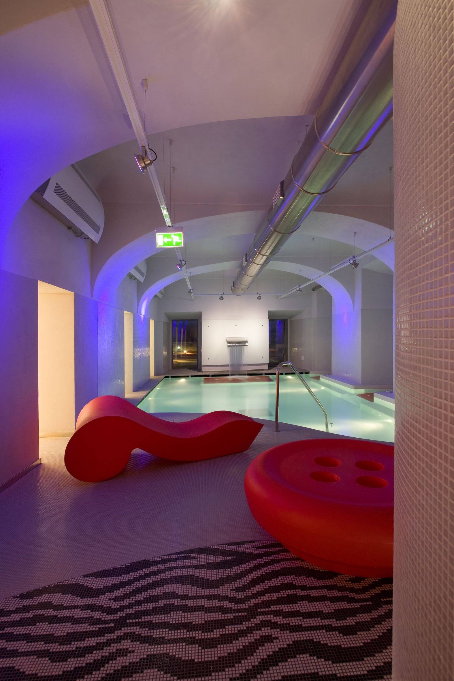 Slide Leuchthocker BOT ONE für Indoor + Outdoor | Sitzmöbel | brandamba.com